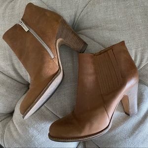 Aquatalia Camel Brown Booties